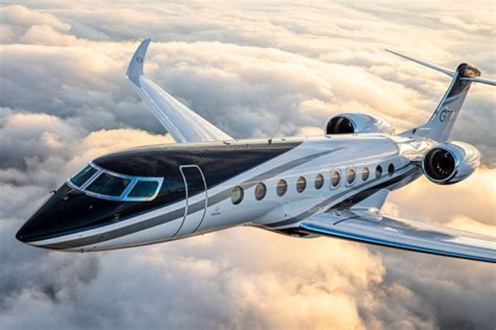 How long does a private jet take from London to New York?