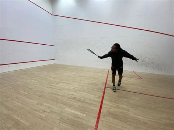 How long is the space between the Speedminton court?