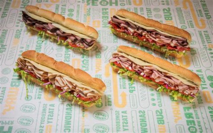 How many calories are in a 12 inch Subway sandwich?