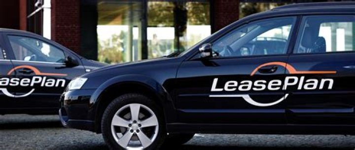 How many vehicles does LeasePlan have?