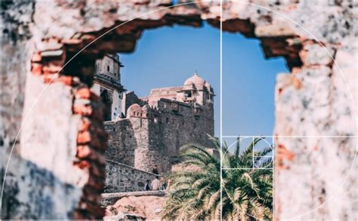 What are the techniques for framing in photography composition?