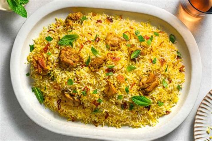 What does dum biryani taste like?