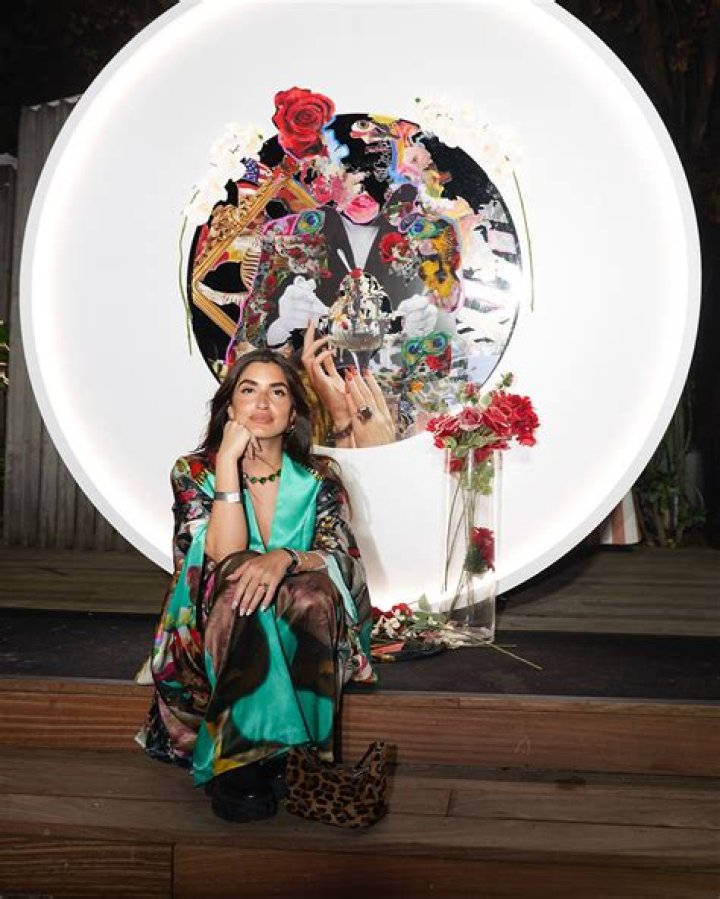 What is a 7 with a line through it?