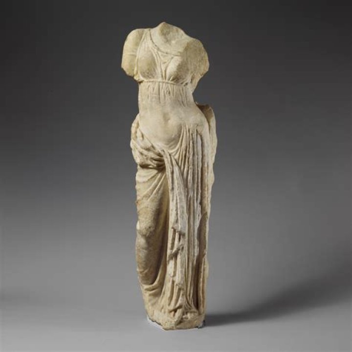 What is the sculptor Praxiteles especially known for?