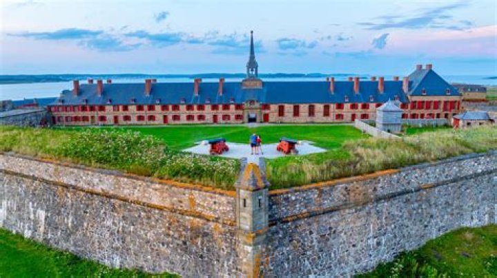 Who built the fortress at Louisbourg?